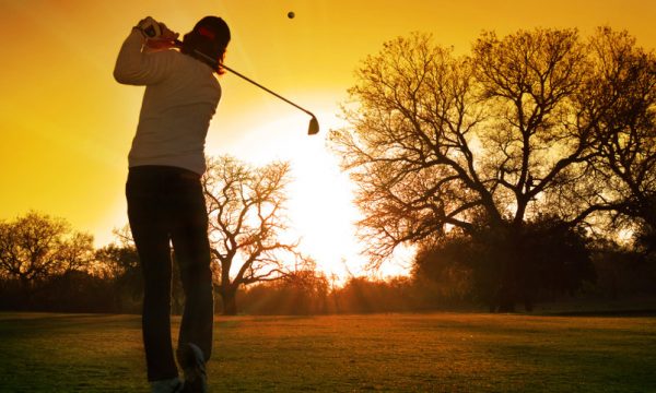 ゴルフ用語 シャローイング 普通のスイングとどう違う 体の使い方を詳しく解説