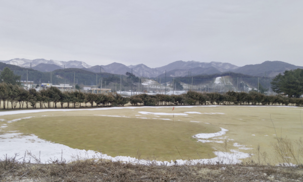 飛距離が落ちるのは体も道具も冬仕様になっていないから